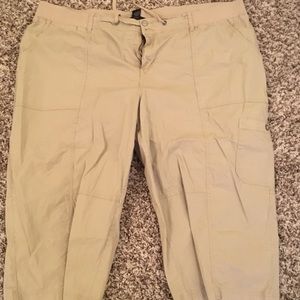 Size 28 khaki cargo capris